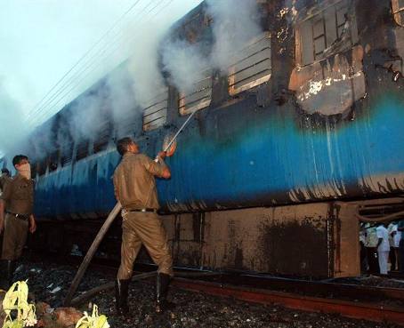 35 personas murieron tras incendiarse tren en India