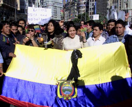 Candidato Luis Luna propone fomentar microempresas de emigrantes ecuatorianos
