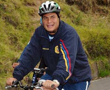 Rafael Correa: El economista en bicicleta