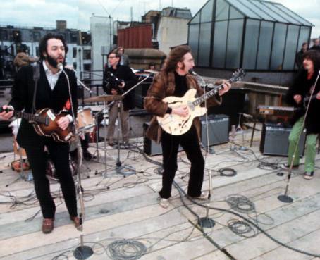 El día que los Beatles se subieron al tejado