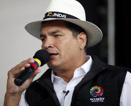 Correa llama a pueblos de A. Latina a &quot;rebelarse&quot; contra &quot;dictadura&quot; de medios