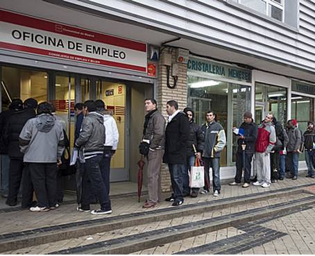 Casi 6 millones de desempleados en España en 2012