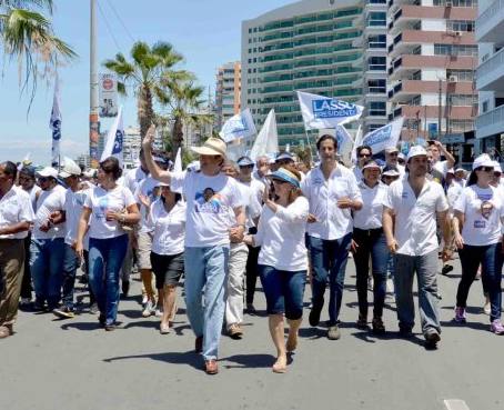 Candidatos aprovecharon feriado para recorrer Ecuador