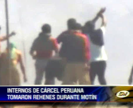 Centenares de internos protagonizaron violento motín en Perú