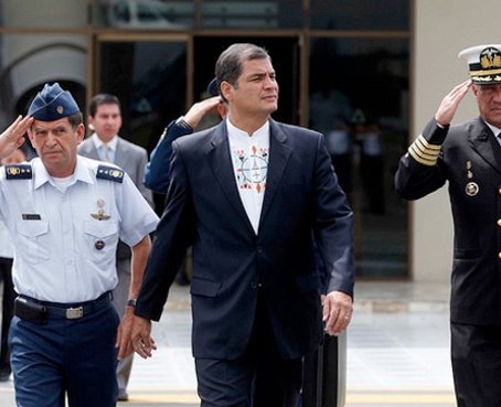 Presidente Correa hizo escala en España en su viaje oficial a Turquía