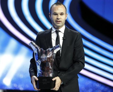 Iniesta, elegido mejor jugador en Europa 2011-12