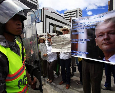 Hague insta a Ecuador a retomar &#039;cuanto antes&#039; el diálogo sobre Assange