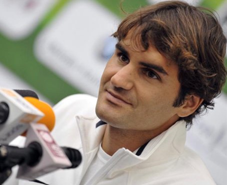 Roger Federer se retira de las semifinales de Doha por lesión