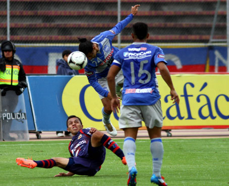 Deportivo Quito derrotó 2 – 1 a Emelec en la capital