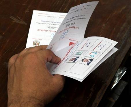 Prorrogada otra hora más la jornada electoral en Egipto