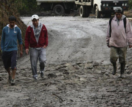 Cerca de dos mil personas incomunicadas por derrumbes en Patate