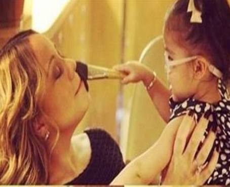 Mariah Carey presume su lado maternal