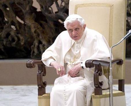 Joseph Ratzinger y su sucesor convivirán en el Vaticano