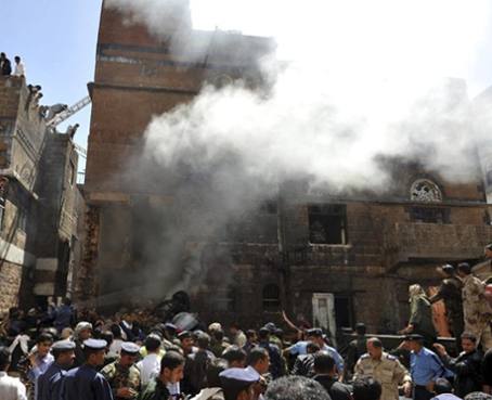 Al menos 12 muertos y once heridos al caer avión militar en Yemen