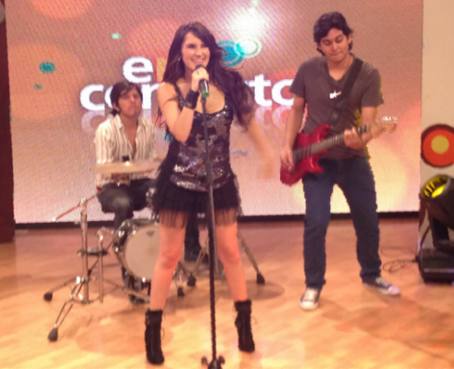 Dulce María cumplió sueños y causó furor en En Contacto