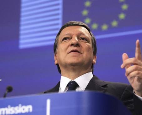 La CE reconoce problema sistémico del euro y pide más integración