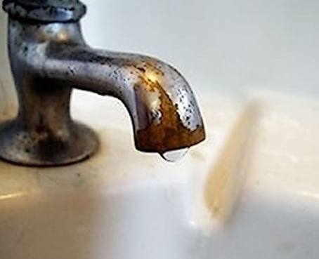 El miércoles no habrá agua potable en 80 barrios de Quito