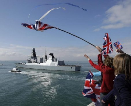 Buque destructor británico HMS Dauntless partió hacia el Atlántico Sur