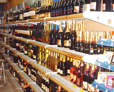 Comerciantes preocupados por alza de aranceles al licor