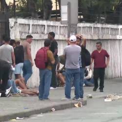 Foto de reservistas afuera de la Base de Movilización Occidental de Guayaquil.