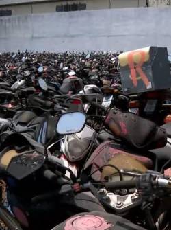 Imagen de motos retenidas en centros de retención vehicular de Guayaquil.
