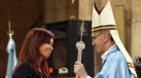 Presidenta argentina pide al papa la mediación para conseguir un diálogo sobre Malvinas