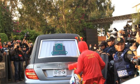 Así se vivió el funeral del gran 'Chespirito' en el estadio Azteca de México