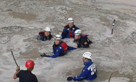 Angustia y dolor embarga a familiares de víctimas del sismo en Quito