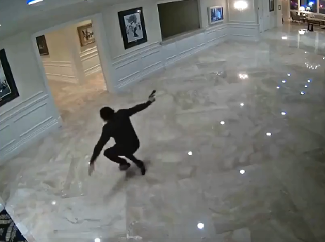 Revelan imágenes del tiroteo en el hotel de Trump