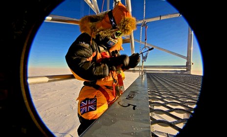 Los inconvenientes de recibir correos en el lugar más remoto del planeta