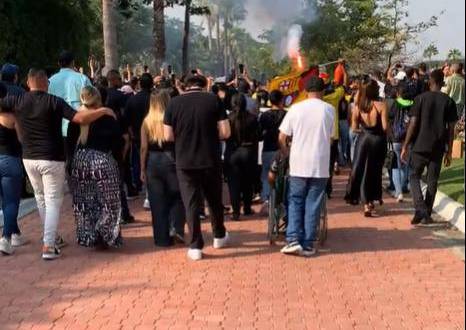 Foto del masivo velorio organizado en un camposanto de Daule por el asesinato de Mario Pineida.