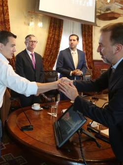 El 9 de noviembre de 2023, el alcalde Pabel Muñoz y Daniel Noboa mantuvieron su primera reunión oficial.