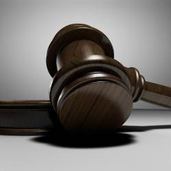 Imagen referencial de un martillo de la justicia.