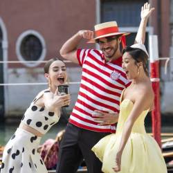 Netflix reveló 20 imágenes detrás de cámaras que adelantaron el tono más maduro y emocional del nuevo ciclo.