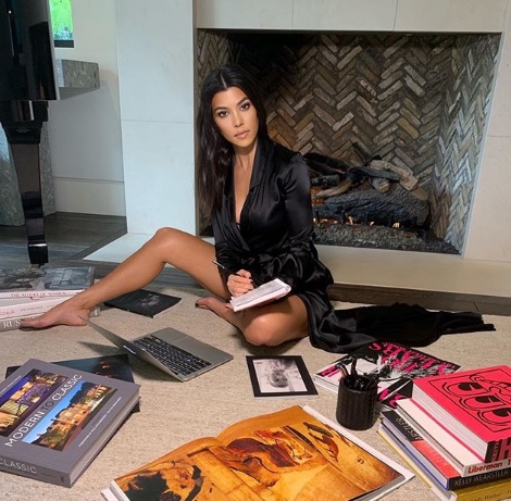 Kourtney Kardashian comparte polémica foto en la tina