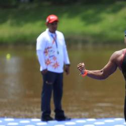 Farinango celebrando su medalla de oro.