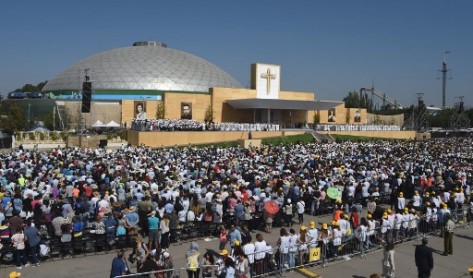 El Papa Francisco realiza una misa al aire libre en Santiago