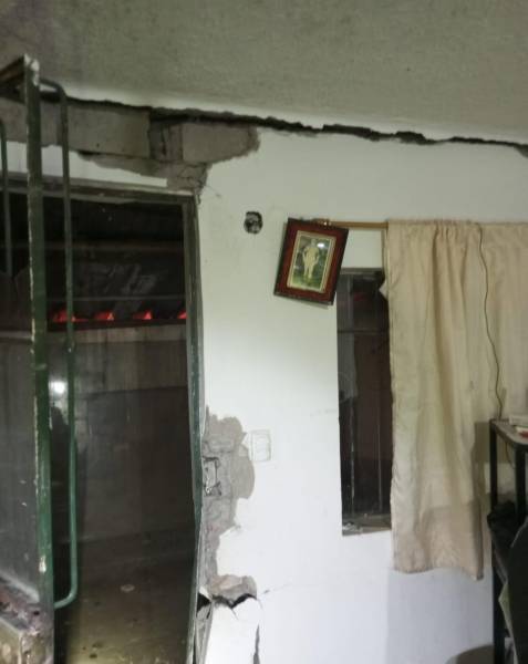 Daños en paredes y techo por la deflagración de gas.