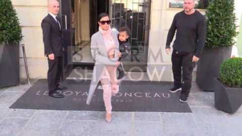 Kim Kardashian se olvidó a su bebé en un hotel en París