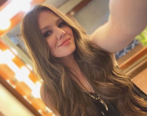 Joy muestra el rostro de su esposa por primera vez