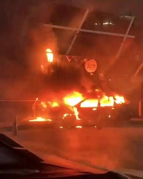 Un vehículo explotó fuera de una discoteca en ciudadela La Garzota, norte de Guayaquil