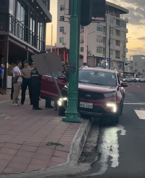 Foto del vehículo en el que se movilizaba Betty Gaona en el momento que fue asesinada, la tarde del viernes 24 de enero.