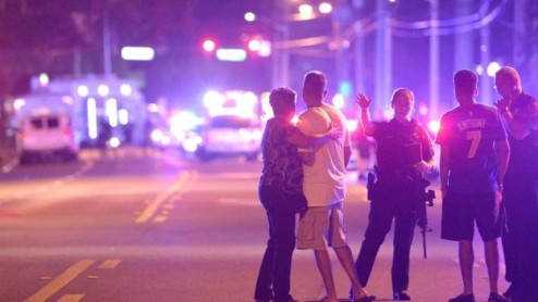 Movilización y lágrimas tras el ataque al club gay Pulse en Orlando, Florida