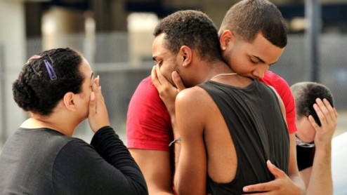 Movilización y lágrimas tras el ataque al club gay Pulse en Orlando, Florida