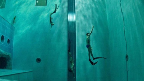 Así se bucea en la piscina más honda del mundo