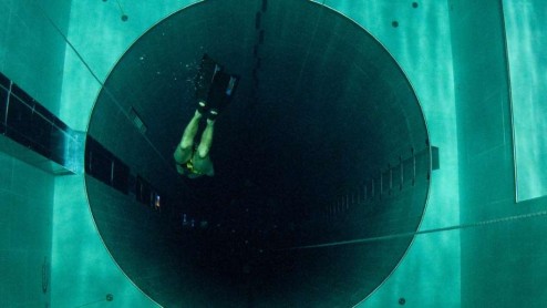 Así se bucea en la piscina más honda del mundo