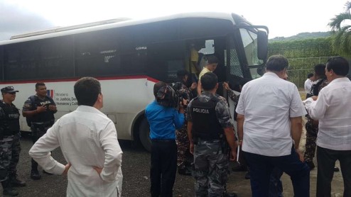 Trasladan a reclusos a &#039;La Roca&#039; en Guayaquil