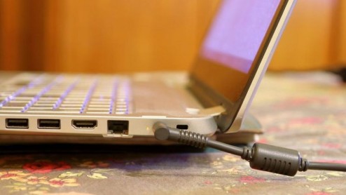 ¿Es mejor tener la laptop enchufada todo el tiempo o usar la batería?