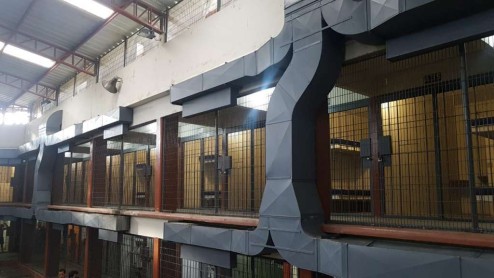 Trasladan a reclusos a &#039;La Roca&#039; en Guayaquil