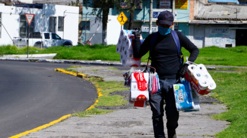 EL COVID-19 golpea a quienes viven en la calle en Ecuador